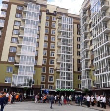 Відразу 55 квартир у Горішніх Плавнях отримали власників завдяки житловим програмам